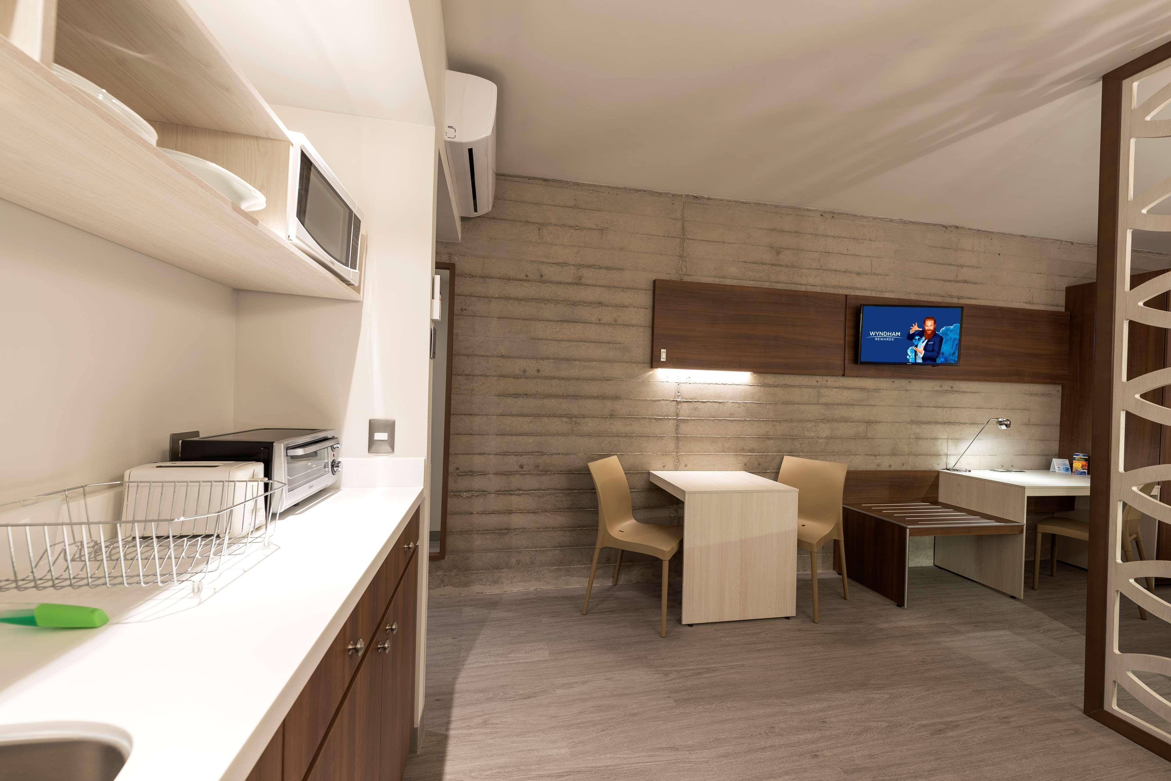 Microtel Inn & Suites By Wyndham San Luis Potosí Extérieur photo