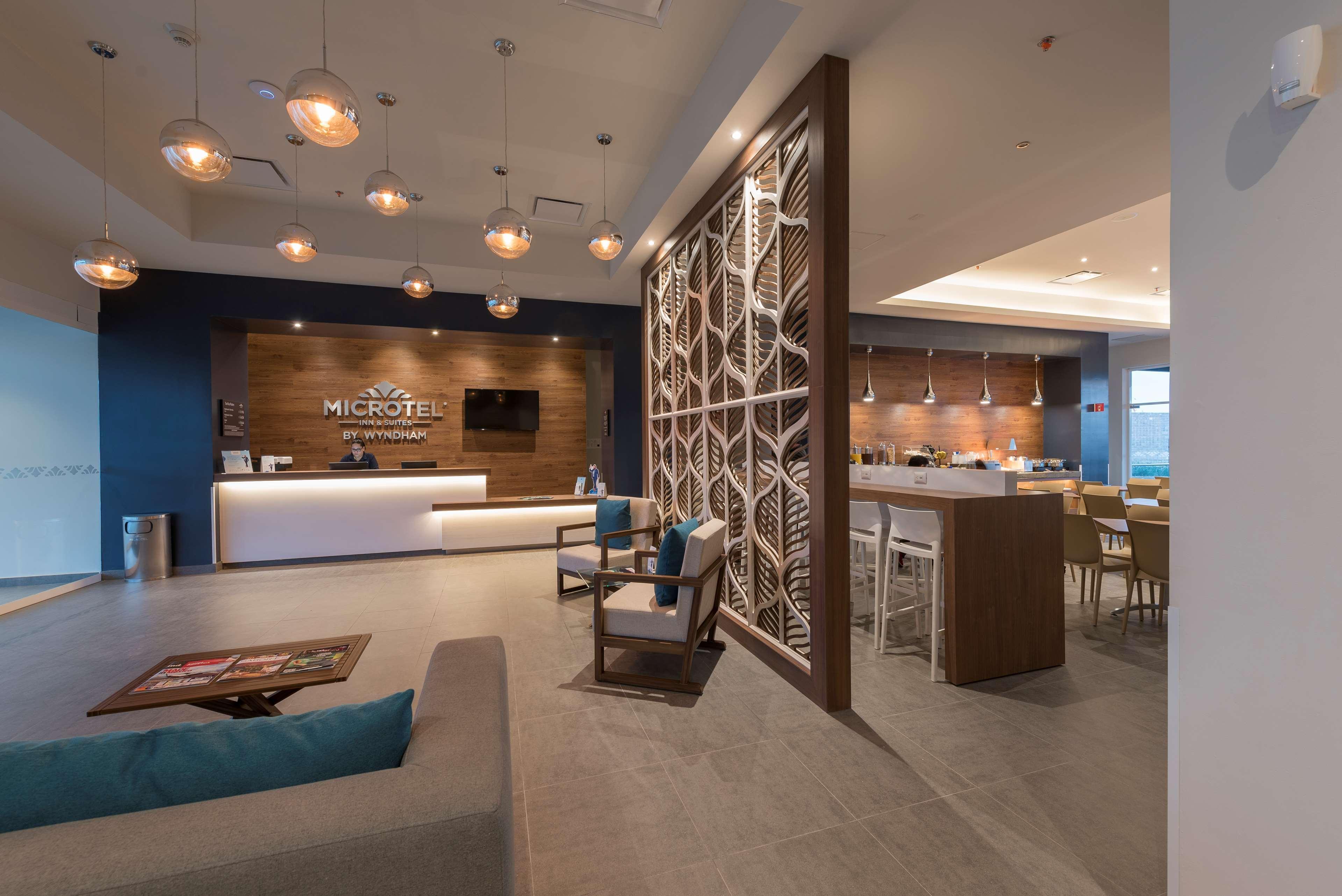 Microtel Inn & Suites By Wyndham San Luis Potosí Extérieur photo