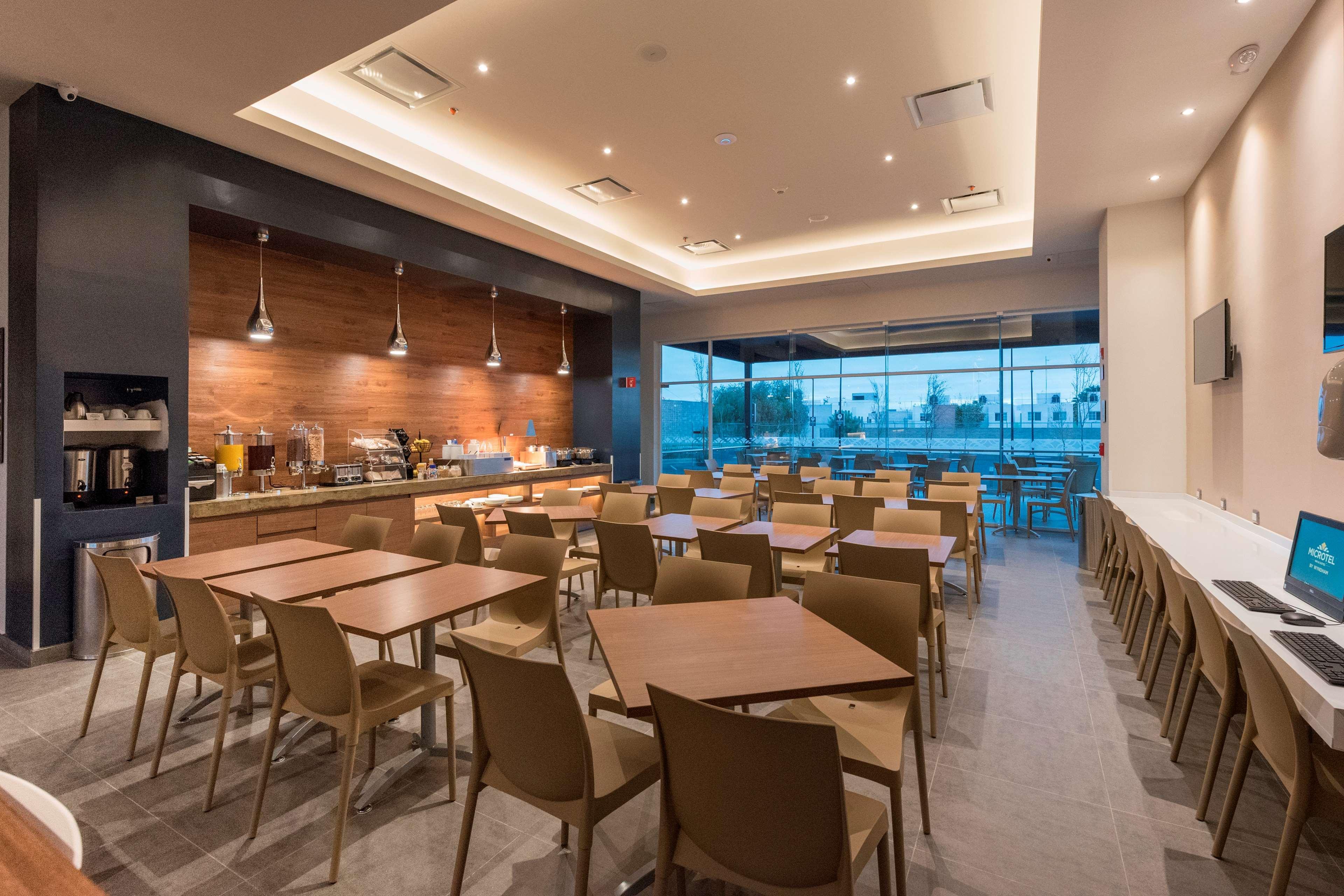 Microtel Inn & Suites By Wyndham San Luis Potosí Extérieur photo