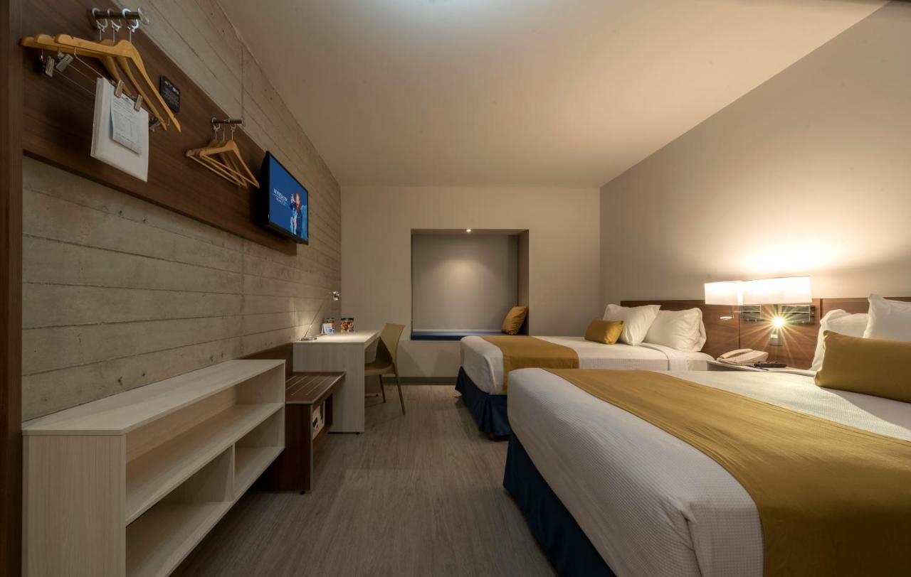Microtel Inn & Suites By Wyndham San Luis Potosí Extérieur photo