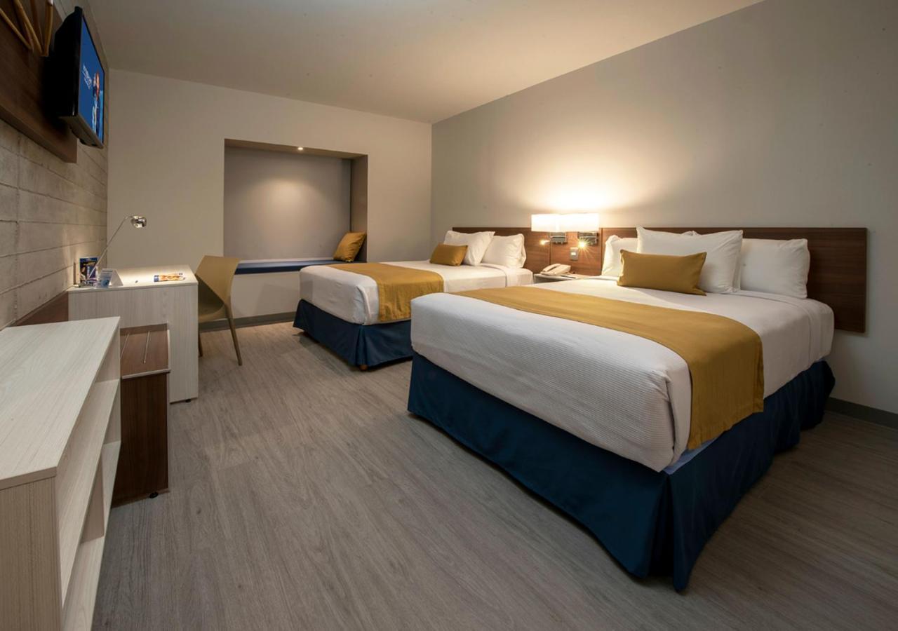 Microtel Inn & Suites By Wyndham San Luis Potosí Extérieur photo